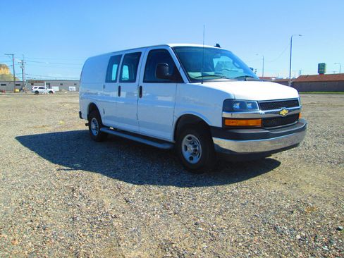 Used 2023 Chevrolet Express 2500 w/ Driver Convenience Package image 3