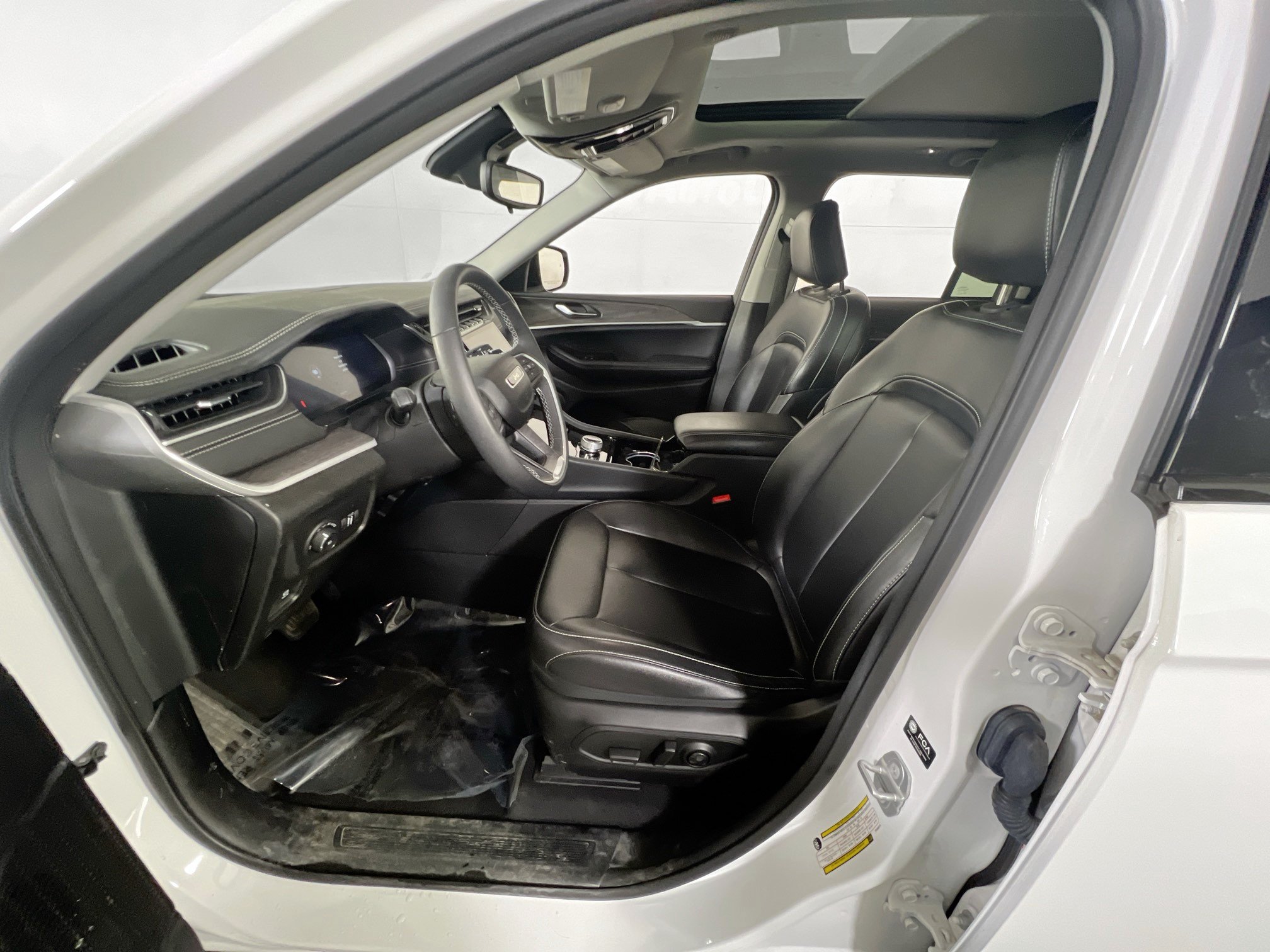 Used 2023 Jeep Grand Cherokee Limited AWD/4WD image 21