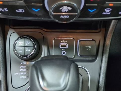 Used 2021 Jeep Cherokee Trailhawk w/ Sun, Sound & Nav Group AWD/4WD image 30