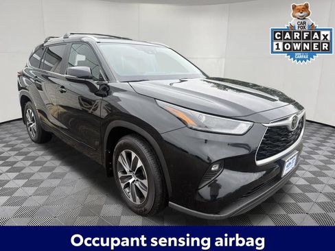 Used 2023 Toyota Highlander XLE AWD/4WD image 9