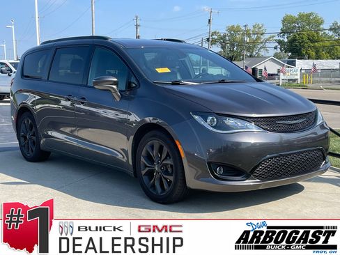 Used 2020 Chrysler Pacifica Touring-L Plus w/ S Appearance Package FWD image 1