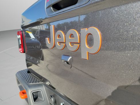 Used 2024 Jeep Gladiator Mojave AWD/4WD image 32