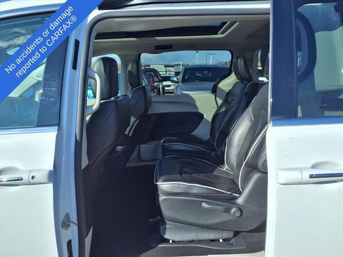 Used 2023 Chrysler Pacifica Limited FWD image 13