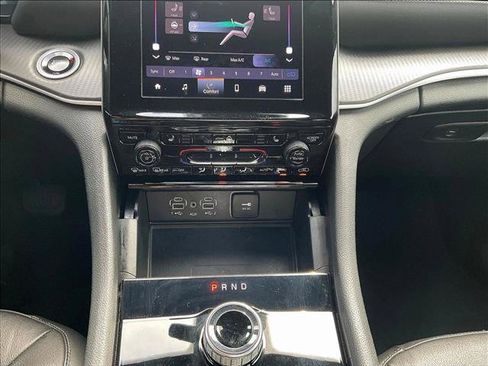 Used 2025 Jeep Grand Cherokee Laredo w/ Luxury Tech Group I RWD image 21