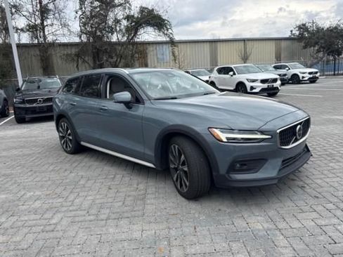 Used 2024 Volvo V60 B5 Cross Country Ultimate AWD/4WD image 2