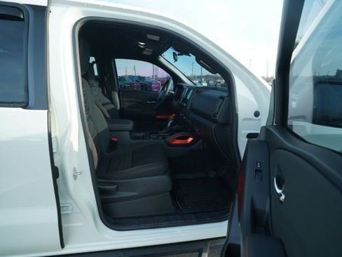 Used 2024 Nissan Frontier PRO-4X w/ Technology Package image 18