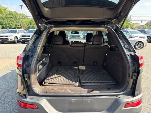 Used 2016 Jeep Cherokee Trailhawk w/ Comfort/Convenience Group AWD/4WD image 17