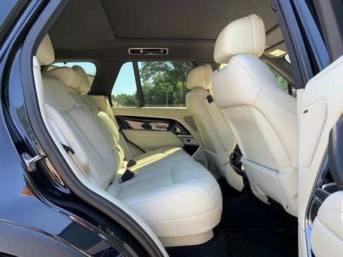 Certified 2023 Land Rover Range Rover SE image 17