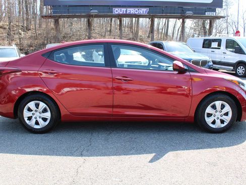 Used 2016 Hyundai Elantra SE image 6