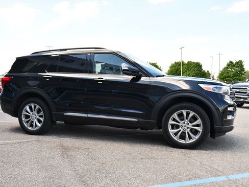Used 2023 Ford Explorer XLT w/ Equipment Group 202A AWD/4WD image 8