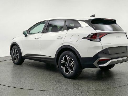 Used 2025 Kia Sportage LX image 5