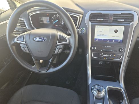 Used 2020 Ford Fusion SE image 29