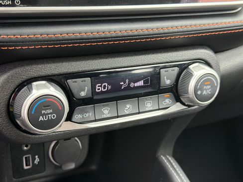 Used 2020 Nissan Kicks SR w/ SR Premium Package FWD image 30