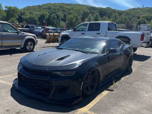 Used 2018 Chevrolet Camaro SS RWD image 3