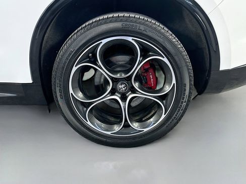Used 2024 Alfa Romeo Stelvio Veloce image 34