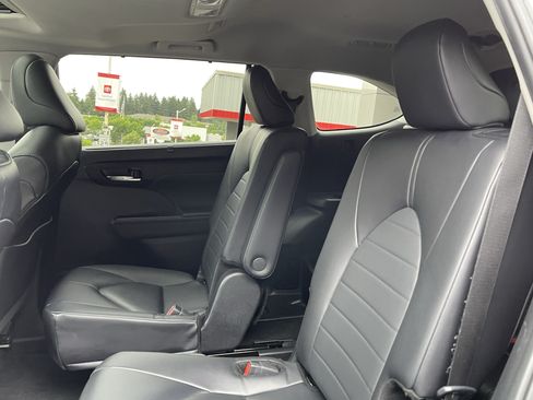 Certified 2024 Toyota Highlander XLE AWD/4WD image 14