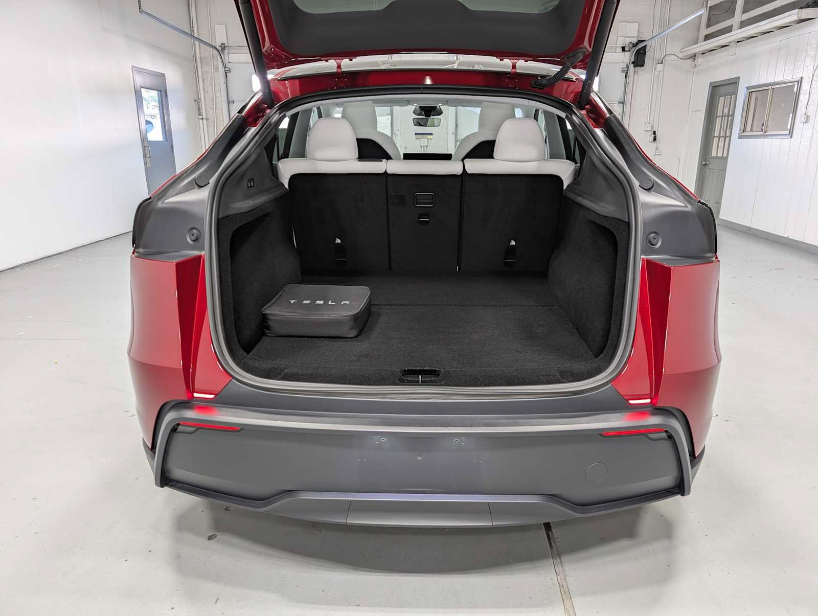Used 2026 Tesla Model Y AWD image 38