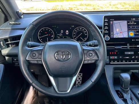 Used 2022 Toyota Avalon Touring image 5