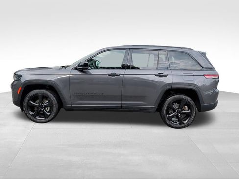 Used 2024 Jeep Grand Cherokee Altitude AWD/4WD image 2