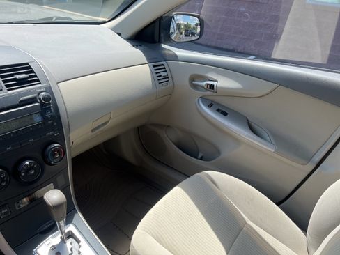 Used 2010 Toyota Corolla LE FWD image 9