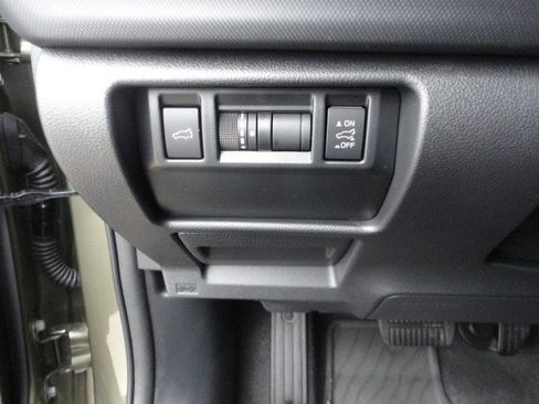 Used 2025 Subaru Forester Premium w/ Convenience Package #1 image 6