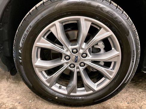 Used 2020 Ford Explorer XLT w/ Equipment Group 202A image 8