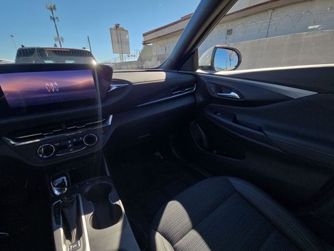 Used 2025 Buick Envista Preferred image 12