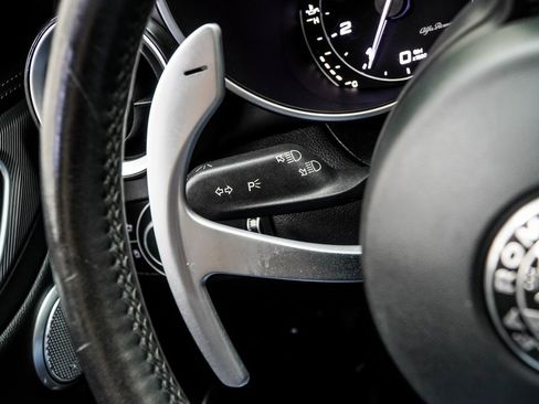 Used 2022 Alfa Romeo Giulia Veloce image 35