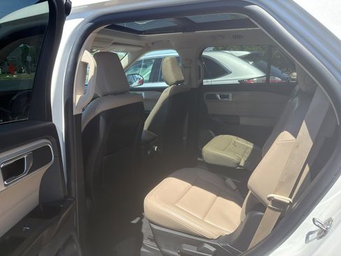 Used 2020 Ford Explorer XLT w/ Equipment Group 202A AWD/4WD image 16