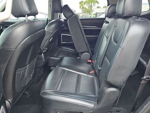Used 2020 Kia Telluride S w/ S 8 Passenger Seating Package AWD/4WD image 13