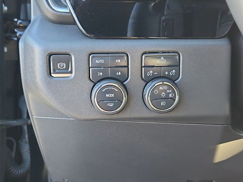 Used 2024 Chevrolet Silverado 1500 LT Trail Boss w/ Convenience Package II image 27