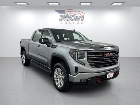 Used 2024 GMC Sierra 1500 AT4 w/ Technology Package image 3