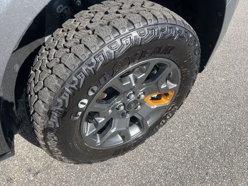 Used 2025 Ford Maverick Tremor AWD/4WD image 39