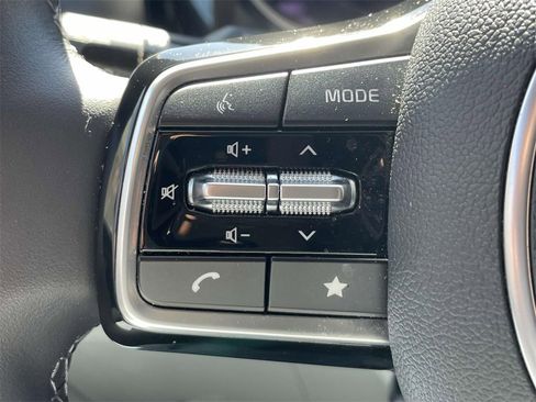 Used 2024 Kia Carnival EX image 25