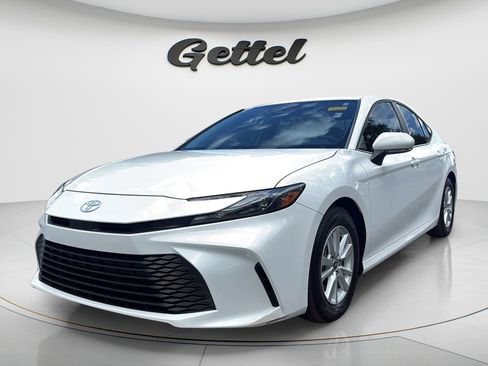 Used 2025 Toyota Camry LE w/ Convenience Package FWD image 1