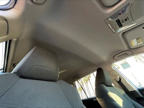 Used 2021 Toyota RAV4 LE image 12