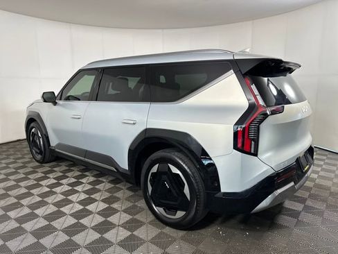 Used 2024 Kia EV9 Land image 5