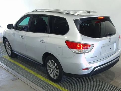 Used 2016 Nissan Pathfinder SV FWD image 1