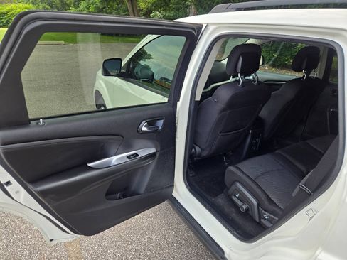 Used 2014 Dodge Journey SXT FWD image 32
