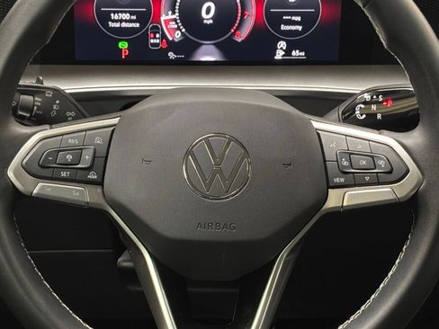 Used 2026 Volkswagen Tiguan SE FWD image 25