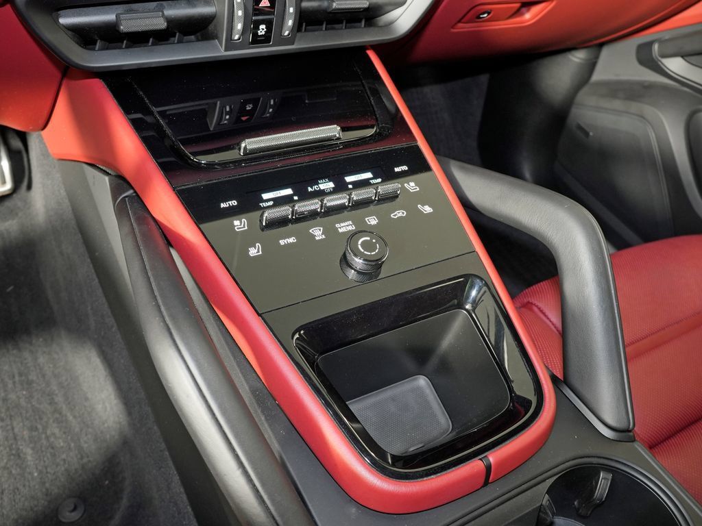 Certified 2024 Porsche Cayenne S AWD/4WD image 33