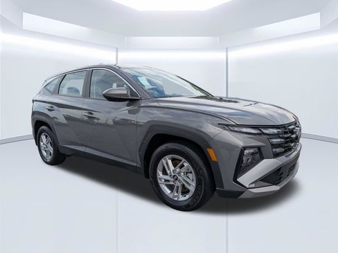 Certified 2026 Hyundai Tucson SE FWD image 2