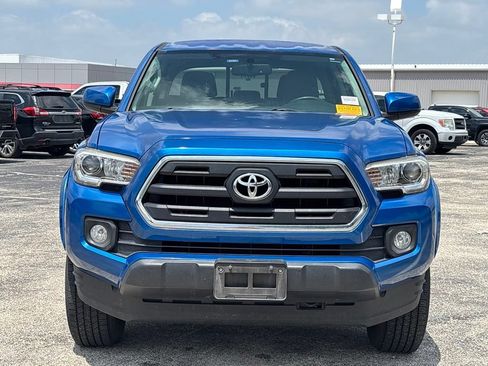 Used 2017 Toyota Tacoma SR5 w/ Tow Package AWD/4WD image 3