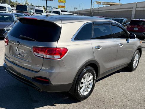 Used 2018 Kia Sorento L image 4