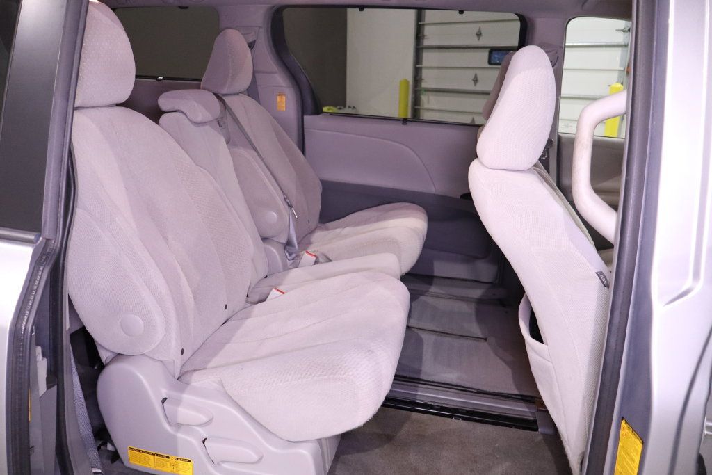 Used 2014 Toyota Sienna LE FWD image 30