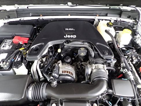 Used 2020 Jeep Gladiator Overland w/ Dual Top Group AWD/4WD image 39