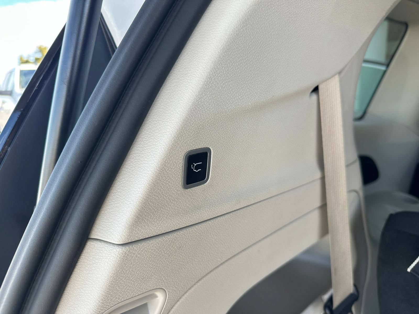 Used 2024 Chrysler Voyager LX FWD image 22