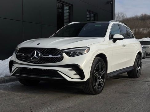 Used 2025 Mercedes-Benz GLC 300 4MATIC image 2
