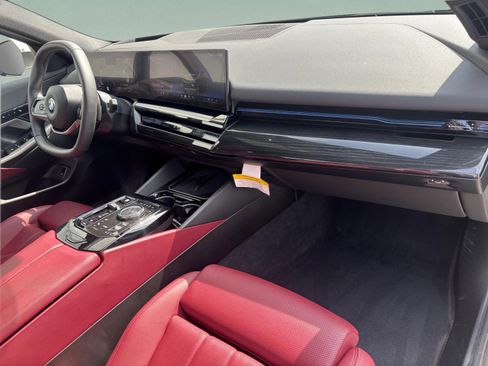 Used 2025 BMW 530i image 24