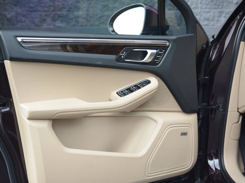 Certified 2026 Porsche Macan AWD/4WD image 13